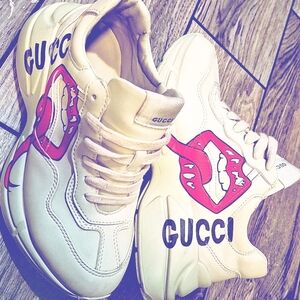 Gucci Cream Sneakers with Pink Lips Design